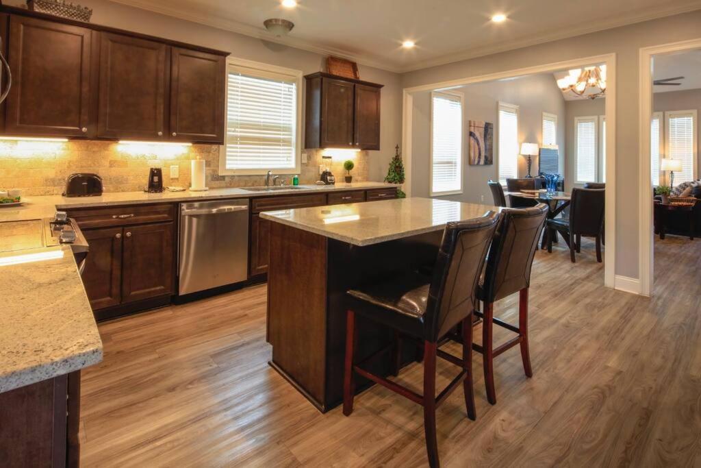 Luxury 2 Bedroom Townhouse #3 Lake Charles Kültér fotó