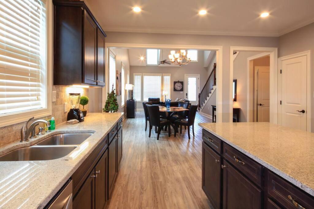 Luxury 2 Bedroom Townhouse #3 Lake Charles Kültér fotó